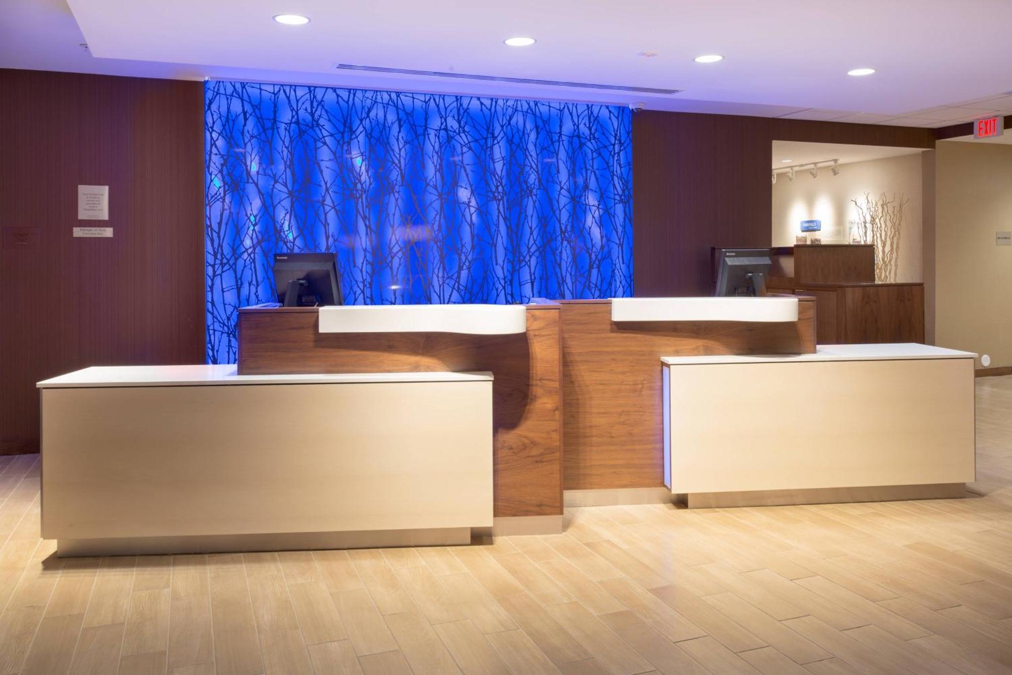 Hotel Fairfield & By Marriott Burlington